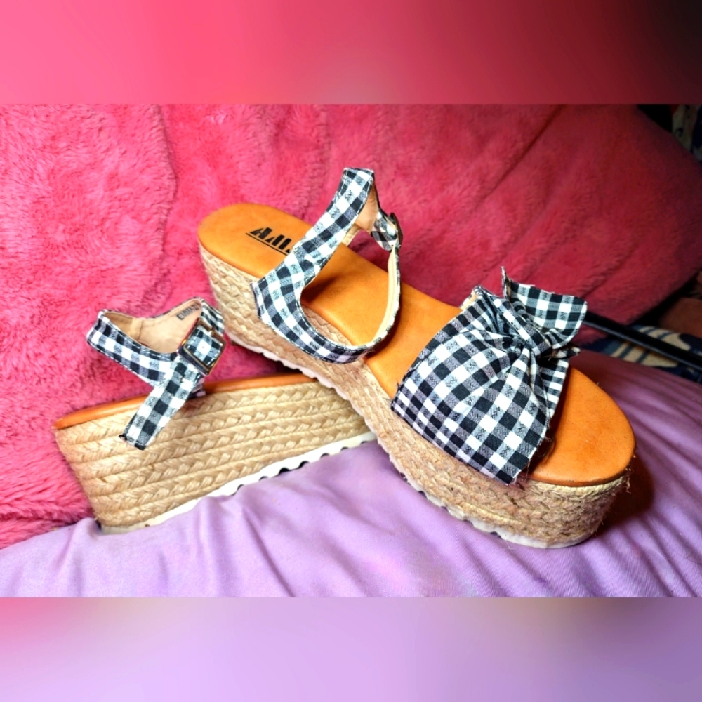 Price cut off-season! NWOT "Emma22" FUN! Gingham check espadrill flat platforms